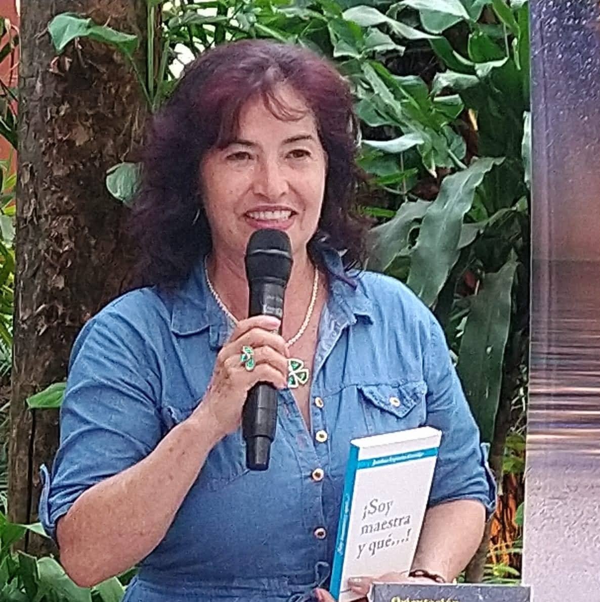 Escritora Josefina Espinosa